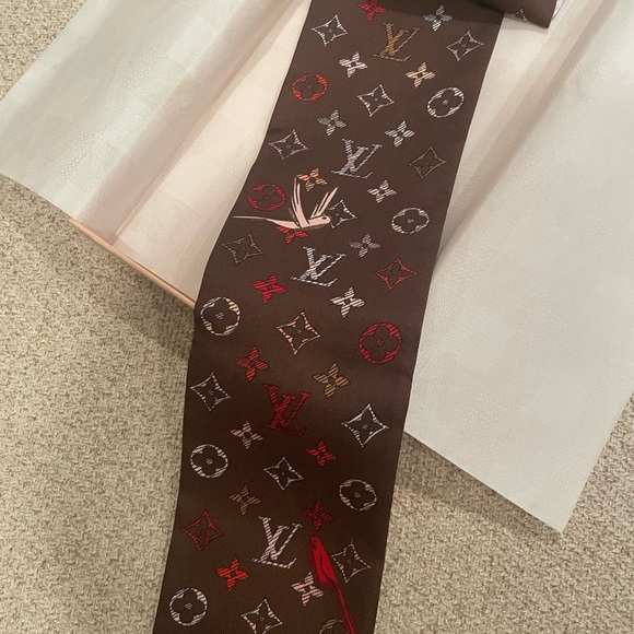 Louis Vuitton bandeau scarf - new in box! - Picture 5 of 9